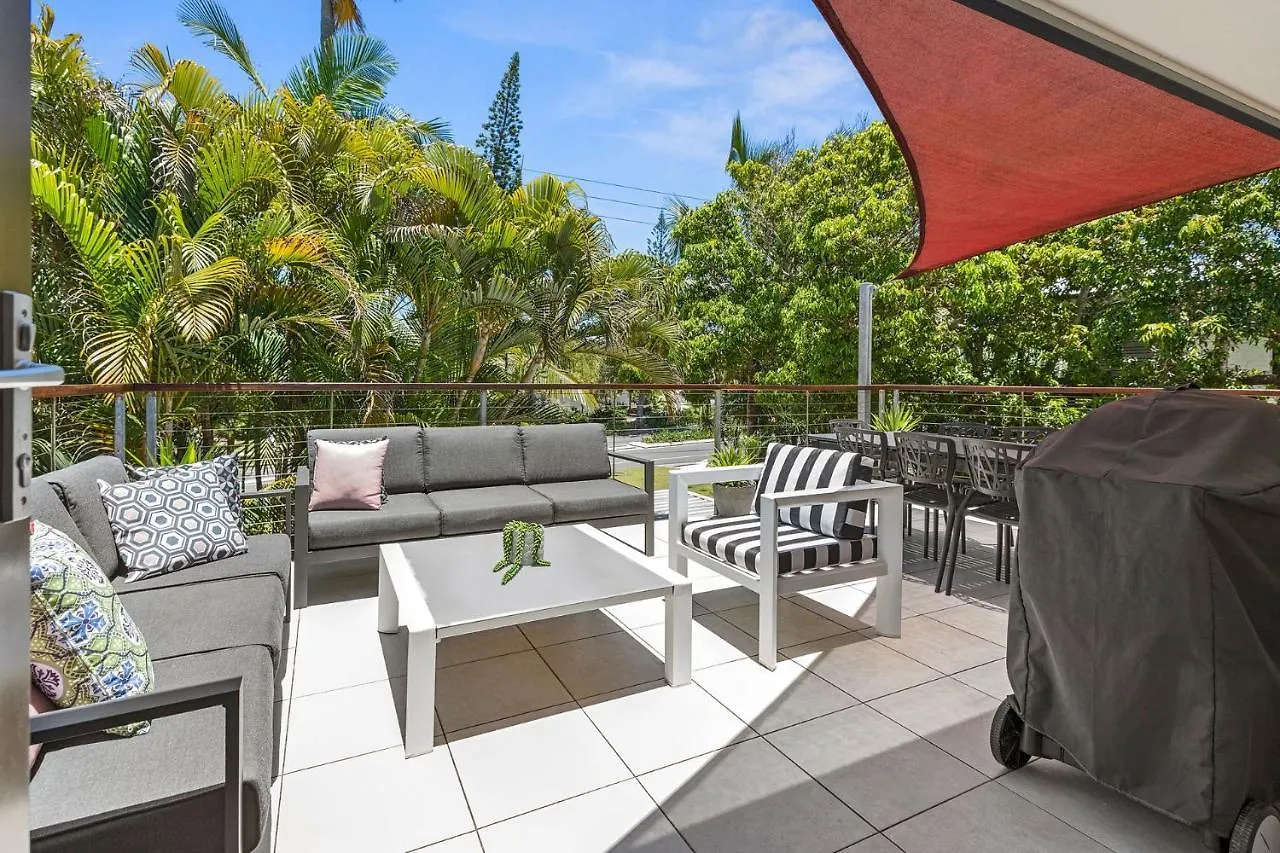 Graebill 2 Bedroom 2 Bathroom Light And Spacious Duplex Walk To Beach Great Outdoor Entertaining Area صن شاين بيتش بيت للعطل